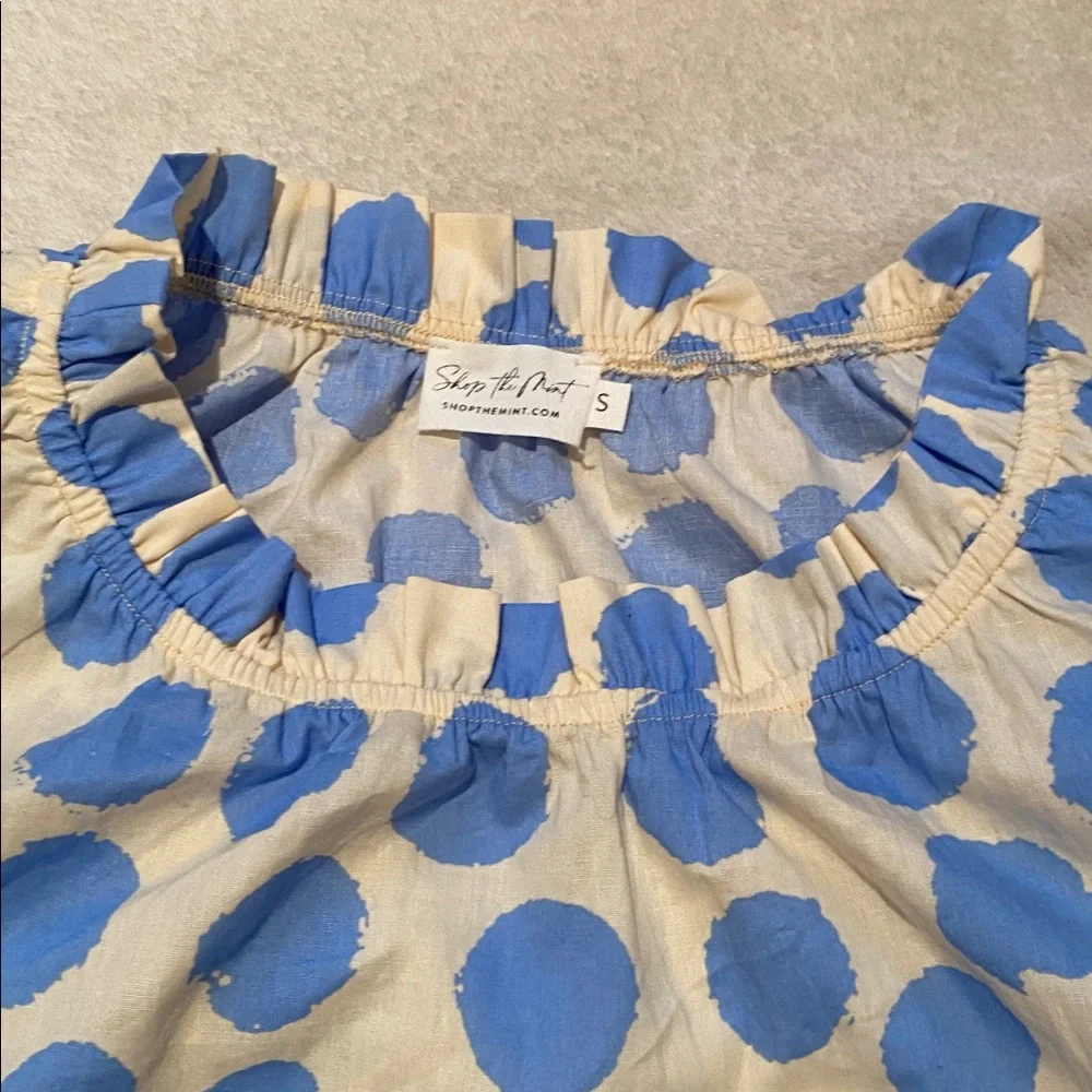 Shop The Mint « Be Your True Self » blue ivory polka dot ruffled sleeve blouse - Picture 5 of 12